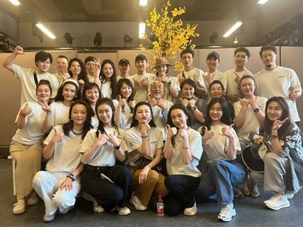 股票配资论坛是什么 刘亦菲素颜现身北电同学会